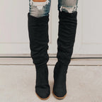 Kniehohe Stiefel mit hohem Absatz