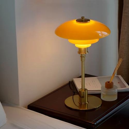 Design Tischlampe mit Glas-Schirm – Stimmungsvolles Licht sowie Minimalistische Eleganz