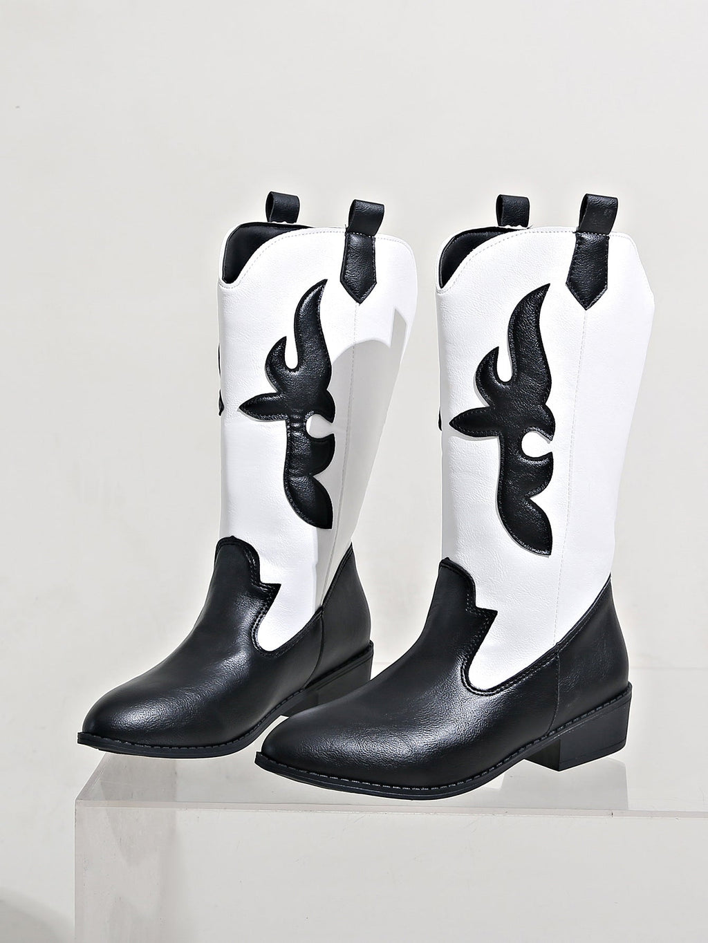 Stiefel im Ritter-Stil mit spitzer Zehenpartie
