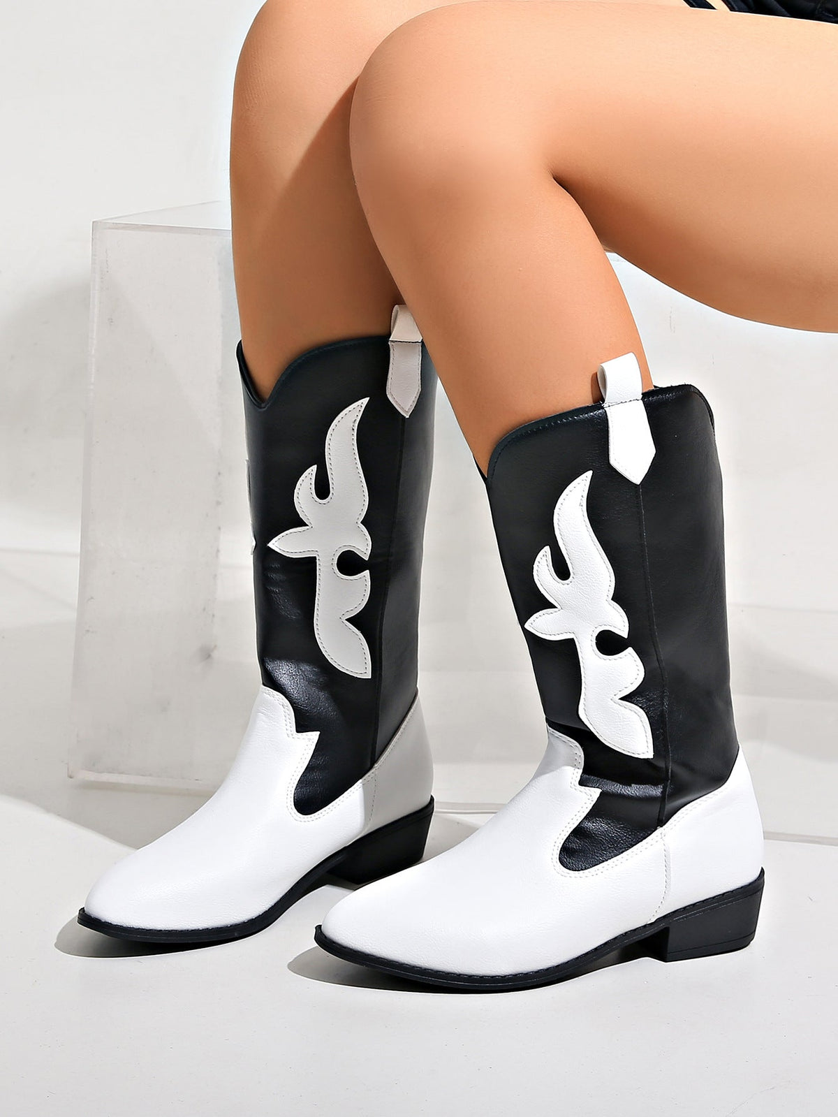 Stiefel im Ritter-Stil mit spitzer Zehenpartie