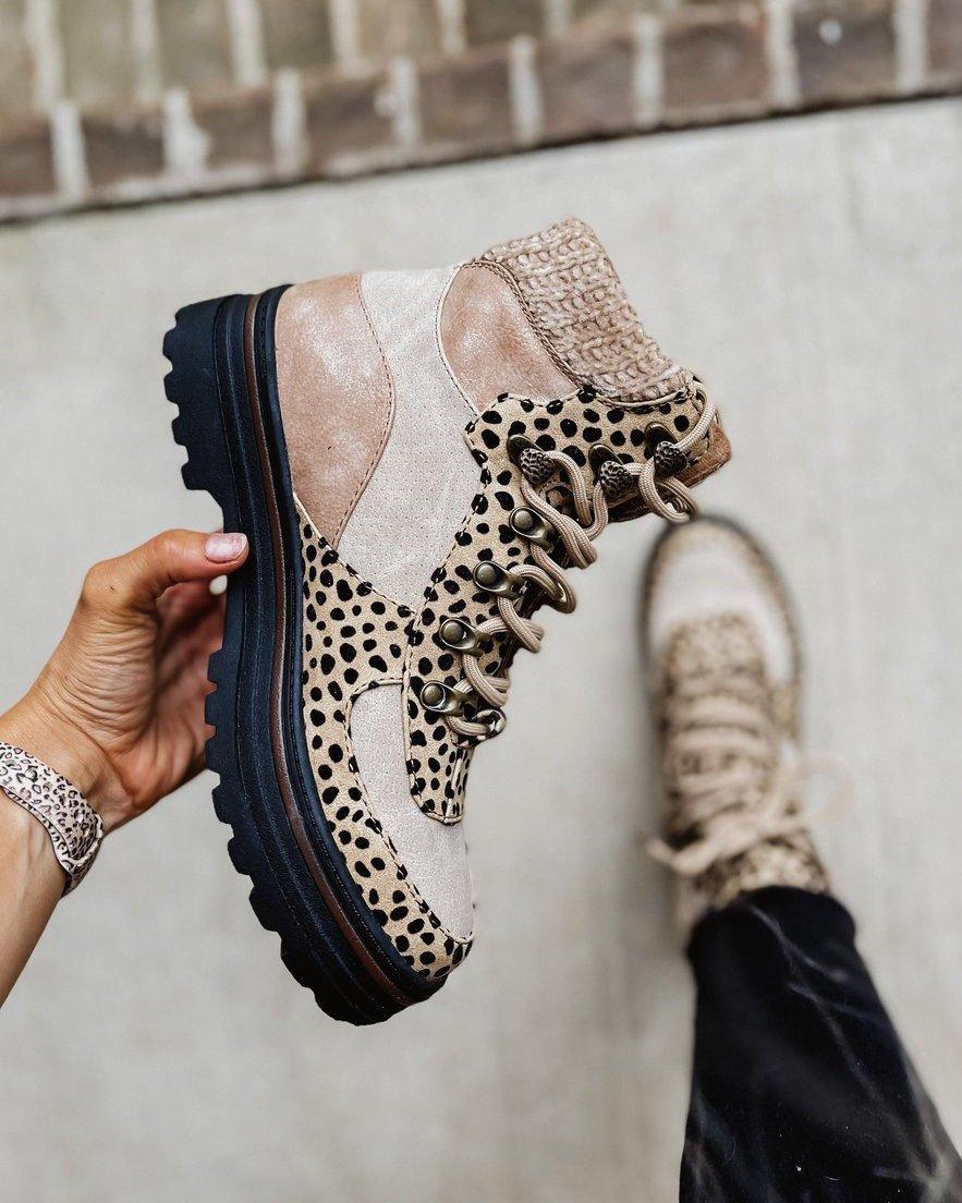 Stiefeletten im Leoparden-Print