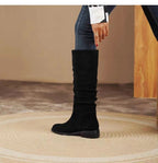 Kniehohe Stiefel aus Wildleder
