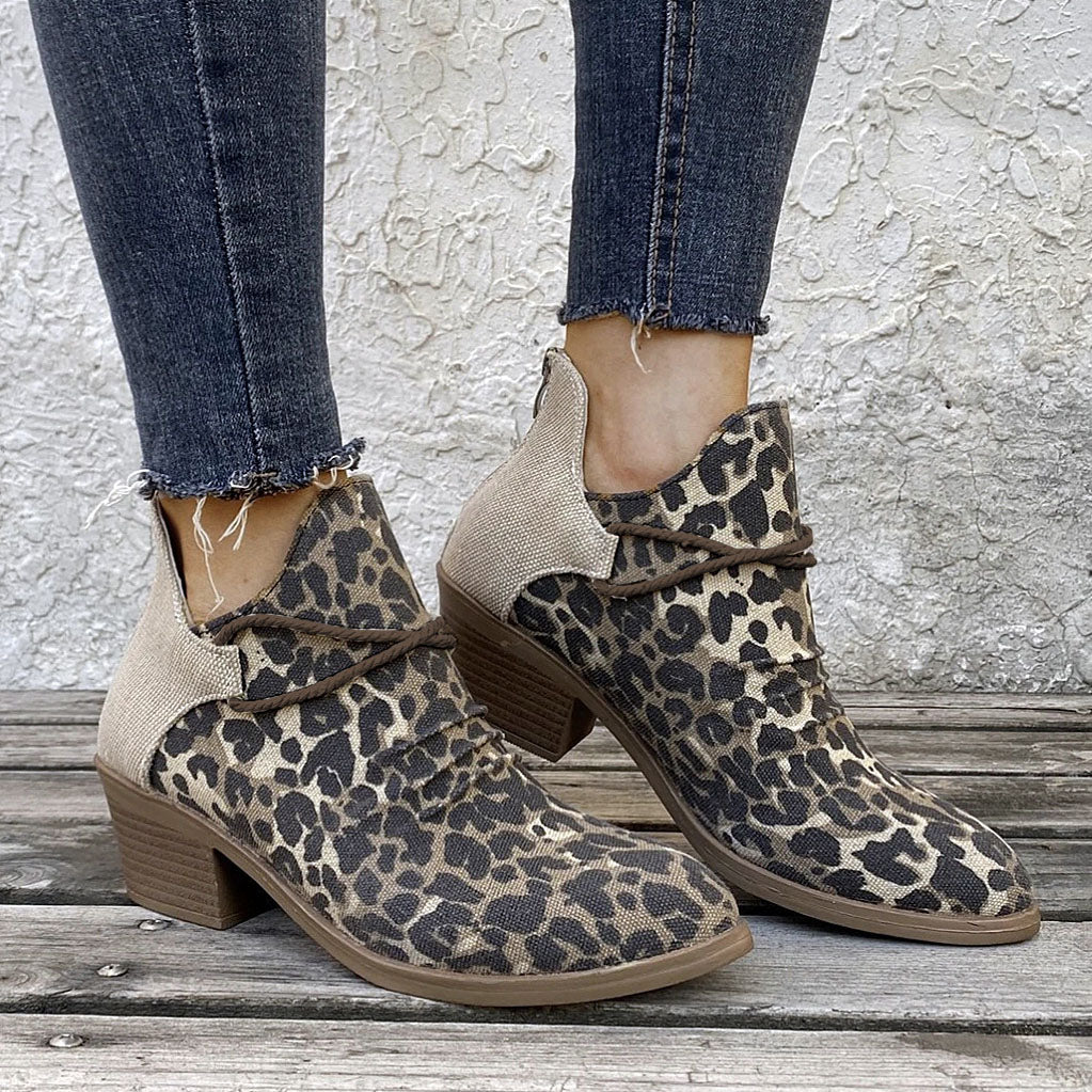 Stiefel im Leoparden-Print mit spitzer Zehenpartie