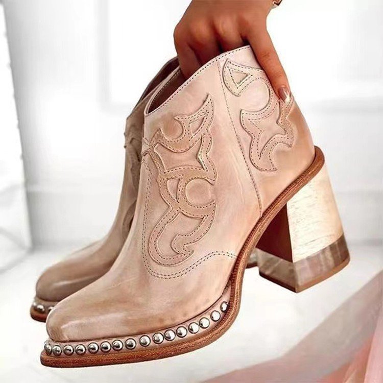 Stiefeletten im Vintage-Look mit Nieten, Stickerei und Blockabsatz