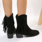 Stiefel aus Wildleder mit Fransen und Blockabsatz