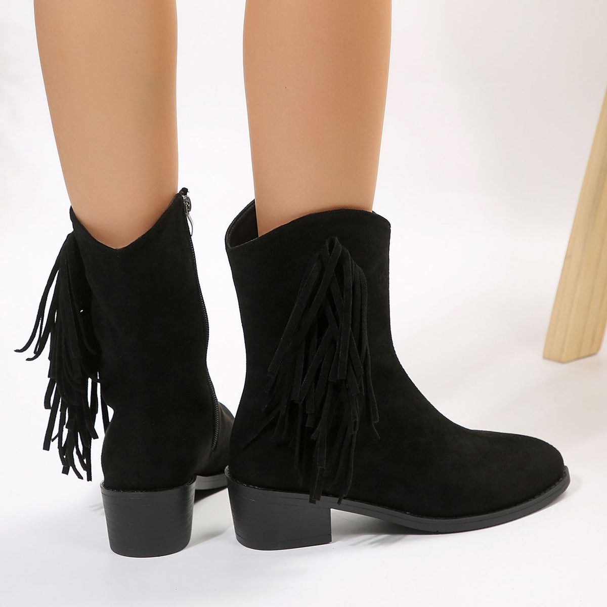 Stiefel aus Wildleder mit Fransen und Blockabsatz