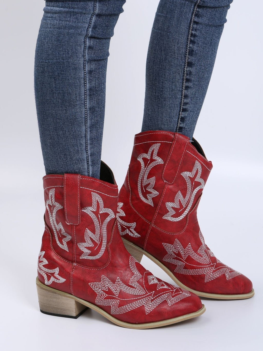 Schnürstiefel mit Stickerei und Blockabsatz