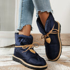 Stiefel mit Schnürung und flachem Absatz