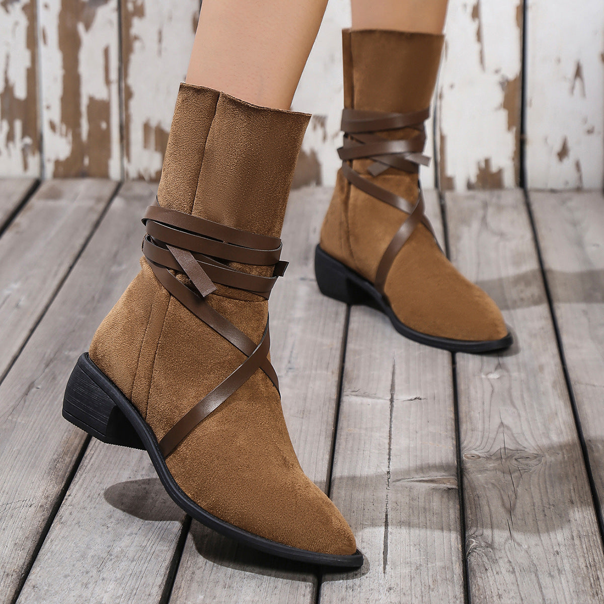 Cowboystiefel mit Schnürung und spitzer Zehenpartie
