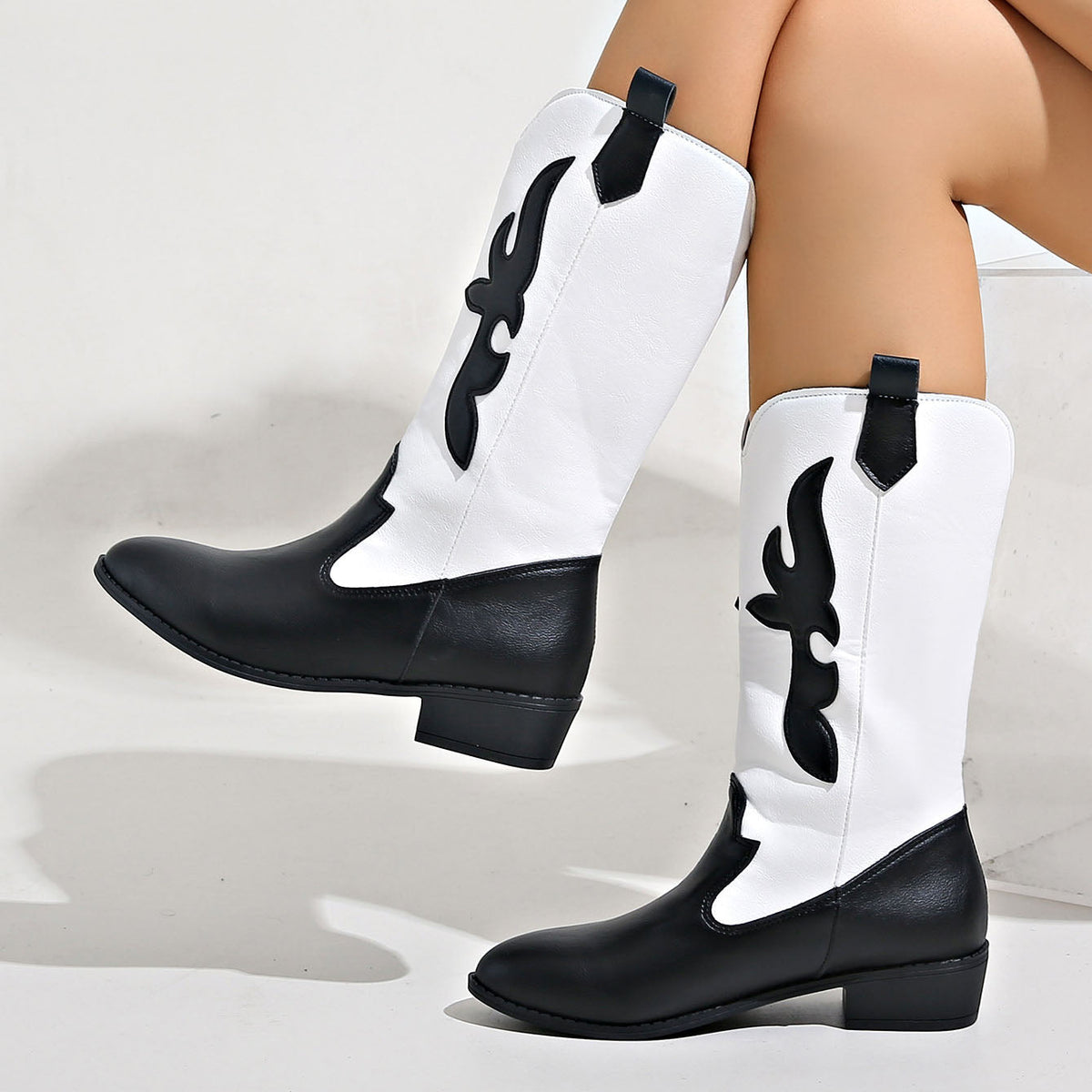 Stiefel im Ritter-Stil mit spitzer Zehenpartie