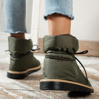 Stiefel mit Schnürung und flachem Absatz