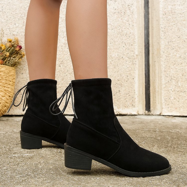 Stiefel aus Wildleder mit Schnürung