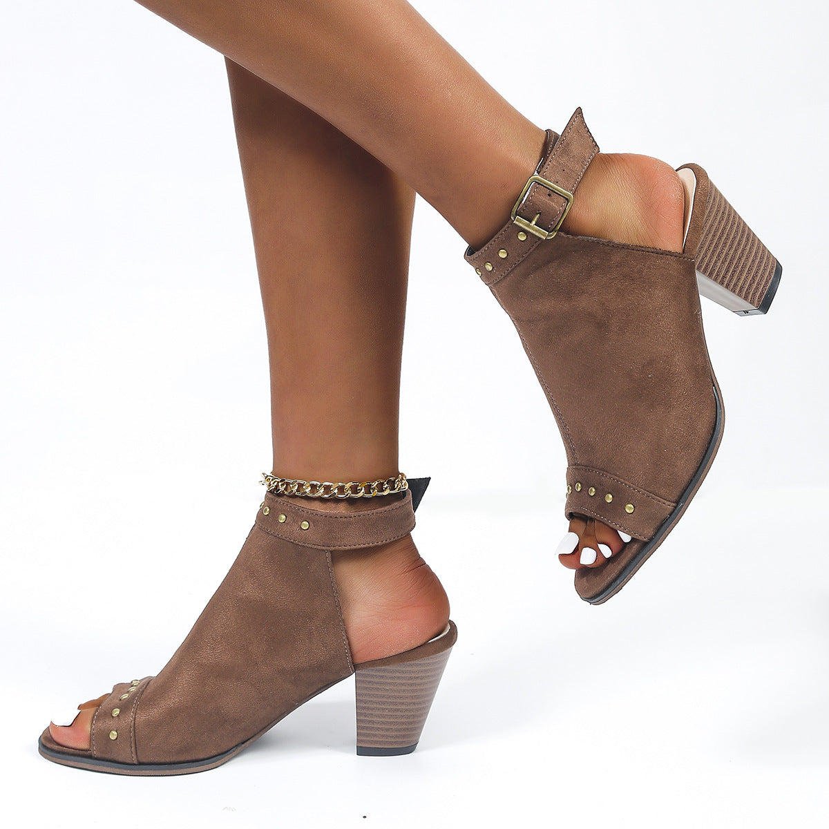 Sandalen mit Schnalle und Nieten