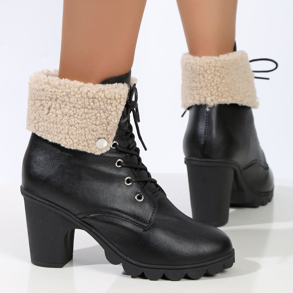 Stiefel aus Wildleder im Vintage-Look mit Schnürung, Blockabsatz und runder Zehenpartie