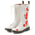 Wadenhohe Stiefel mit Schnürung und Stickerei