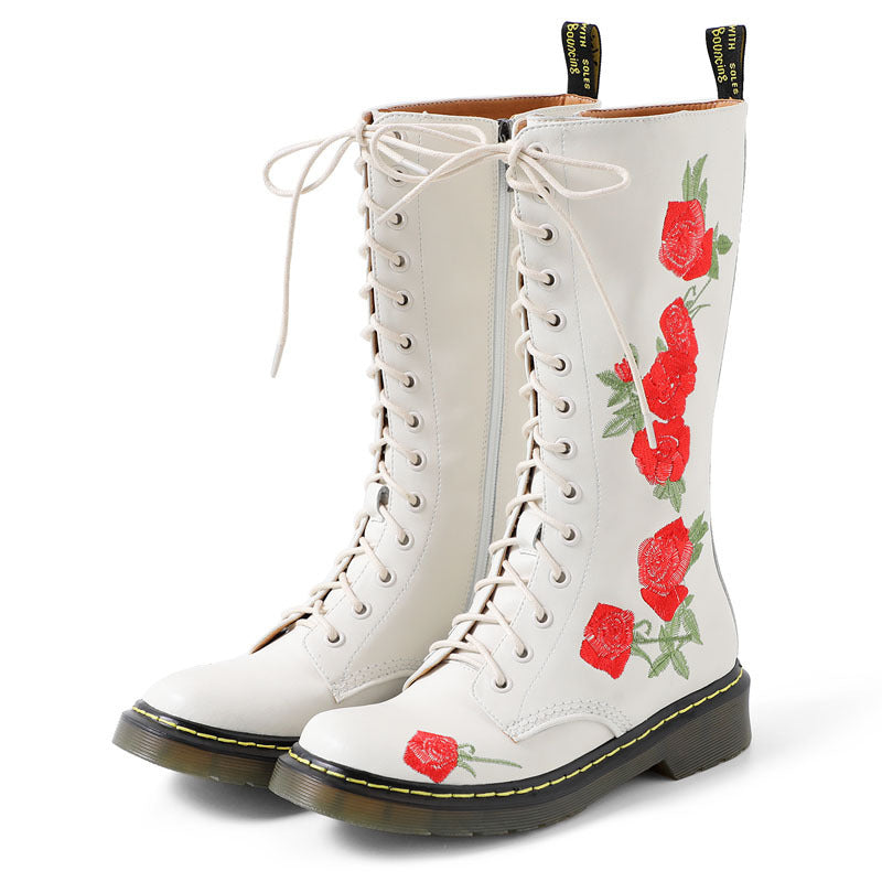 Wadenhohe Stiefel mit Schnürung und Stickerei