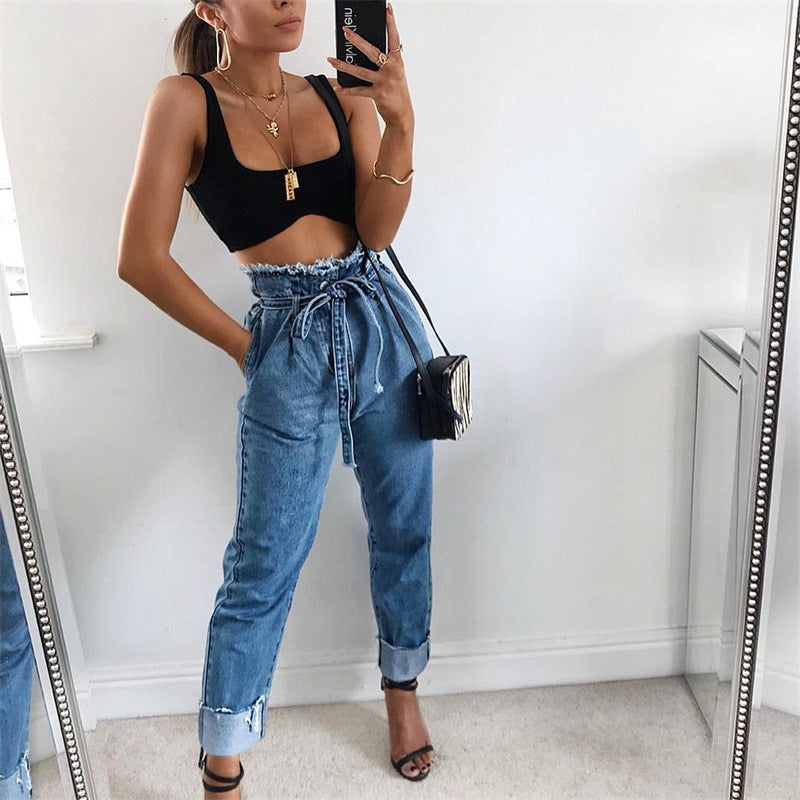 High-Waist Jeans mit ausgefranstem Saum