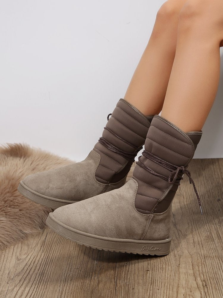 Wadenhohe Stiefel gefüttert mit Schnürung