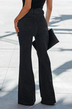 Mid-Rise Jeans mit Bundfalten und Gürtel