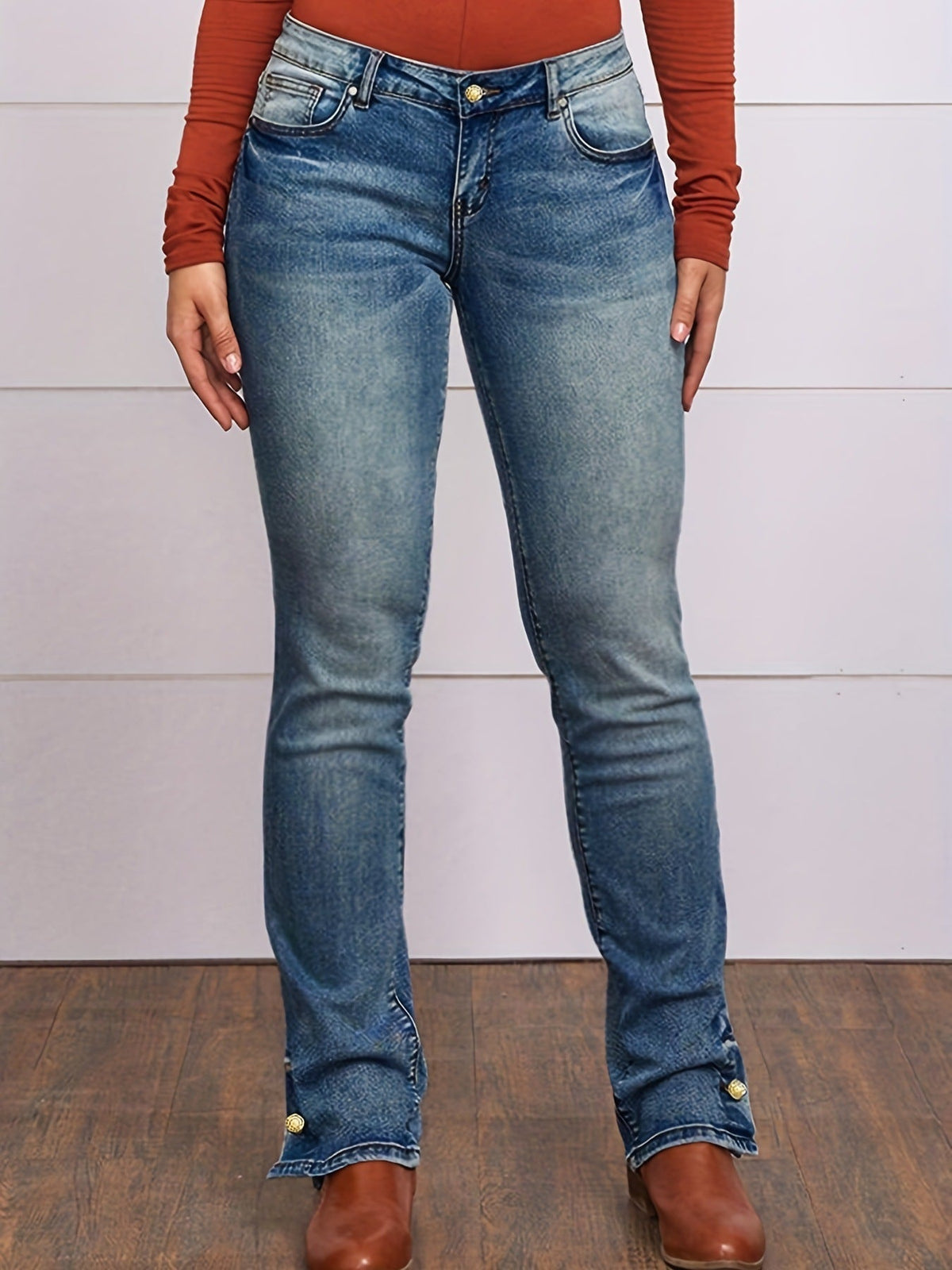 Bootcut-Jeans mit aufgesetzten Taschen