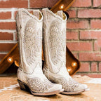 Stiefeletten mit Nieten und Stickerei