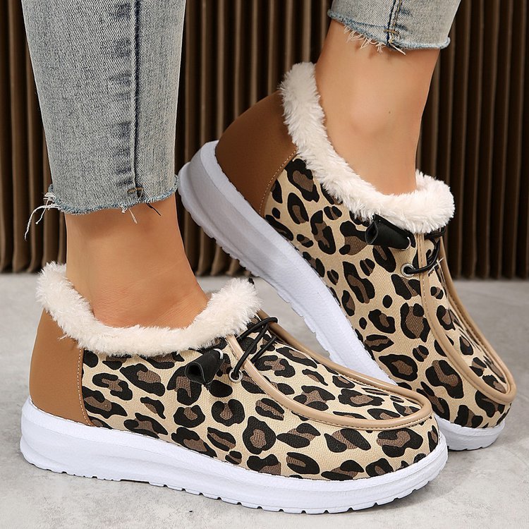 Schuhe im Leoparden-Print gefüttert mit flachem Absatz
