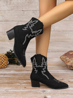 Wadenhohe Stiefel im Ritter-Stil mit Stickerei und spitzer Zehenpartie