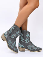Schnürstiefel mit Stickerei und Blockabsatz