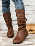 Wadenhohe Stiefel mit runder Zehenpartie