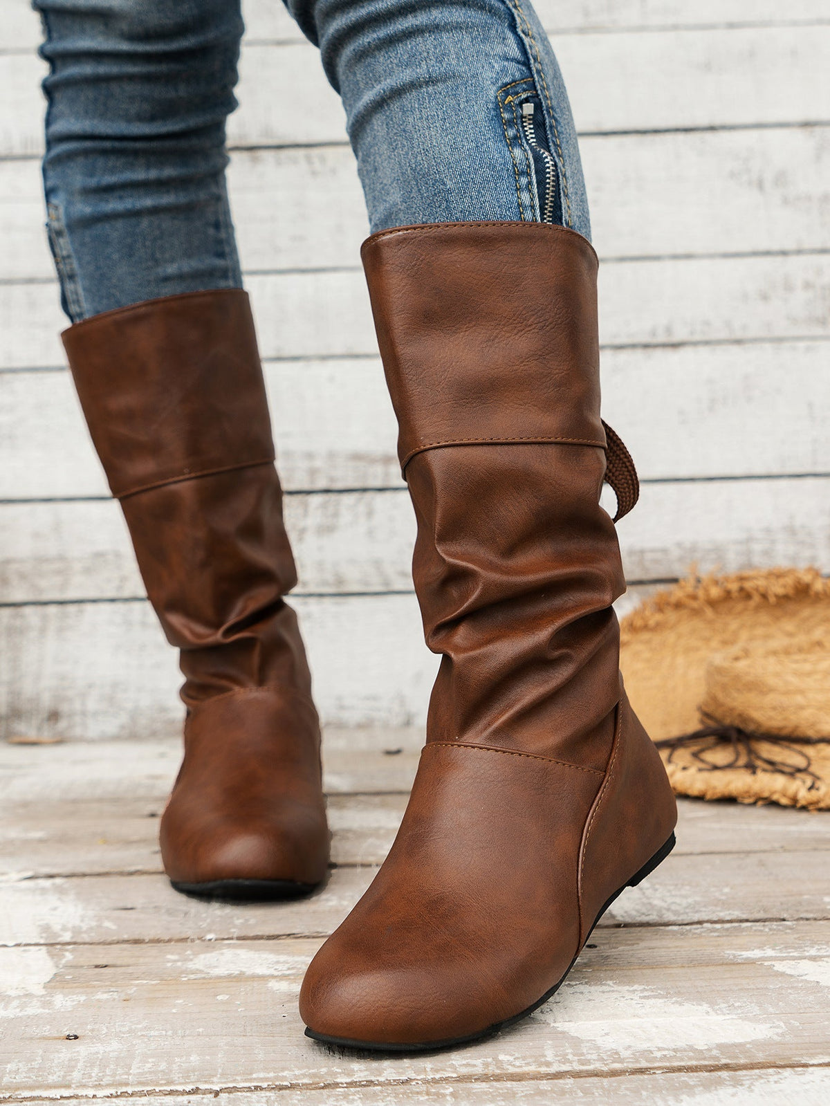 Wadenhohe Stiefel mit runder Zehenpartie