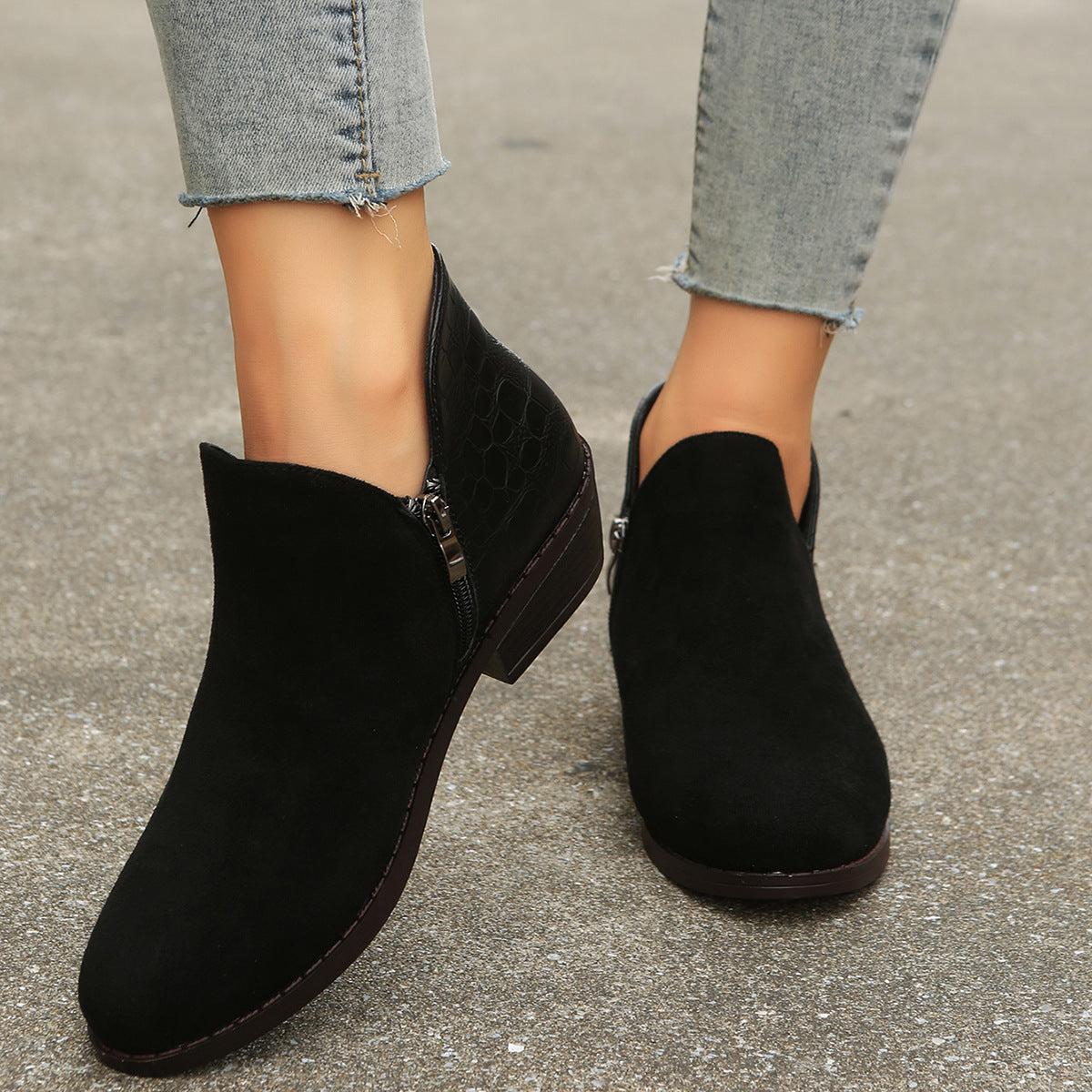 Schnürstiefel im Vintage-Look mit Reißverschluss und flachem Absatz