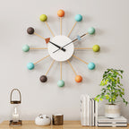 Moderne Wanduhr mit Kugeln – Elegant und Geräuschlos