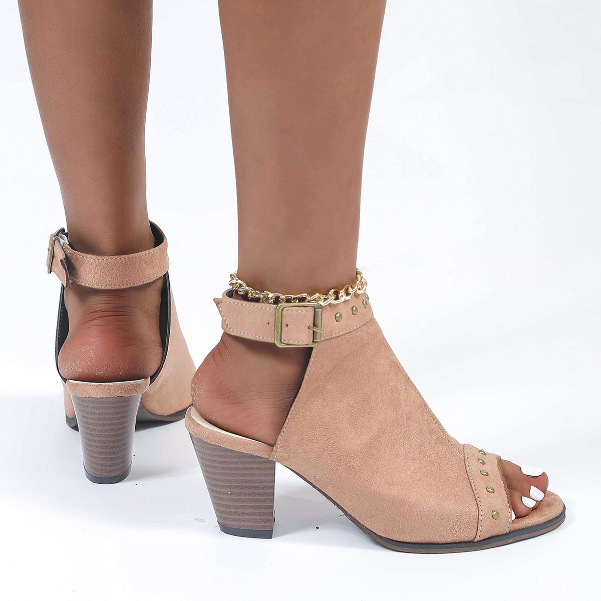 Sandalen mit Schnalle und Nieten