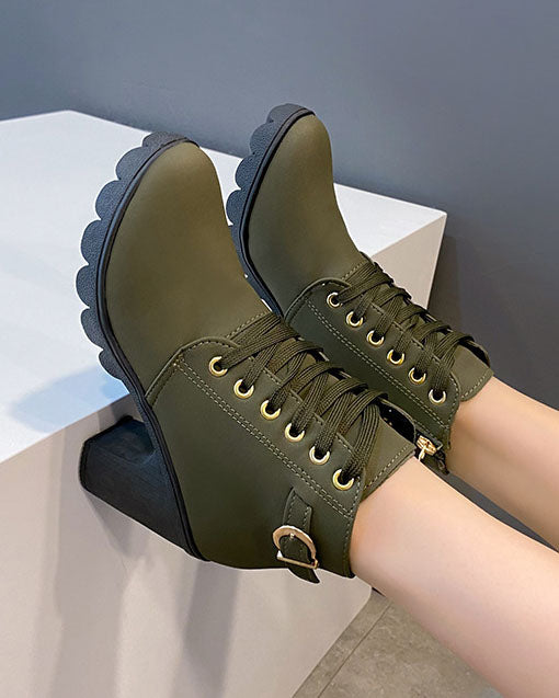 Stiefeletten mit Schnürung, Schnalle und Blockabsatz