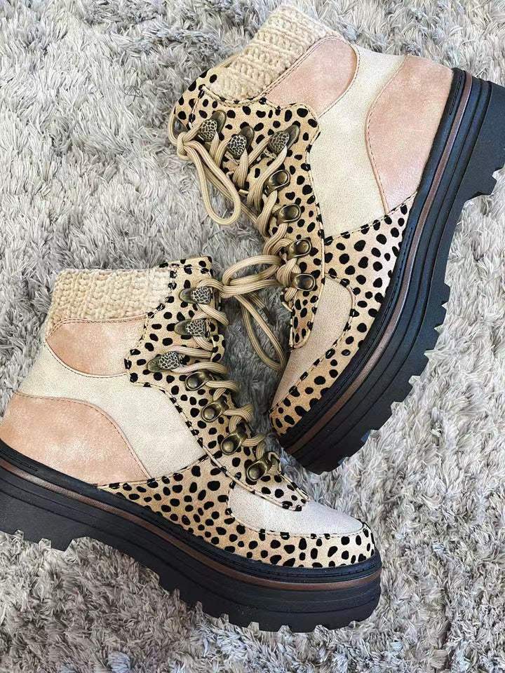 Stiefeletten im Leoparden-Print