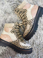 Stiefeletten im Leoparden-Print