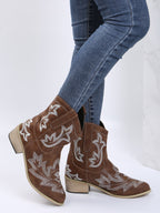 Schnürstiefel mit Stickerei und Blockabsatz