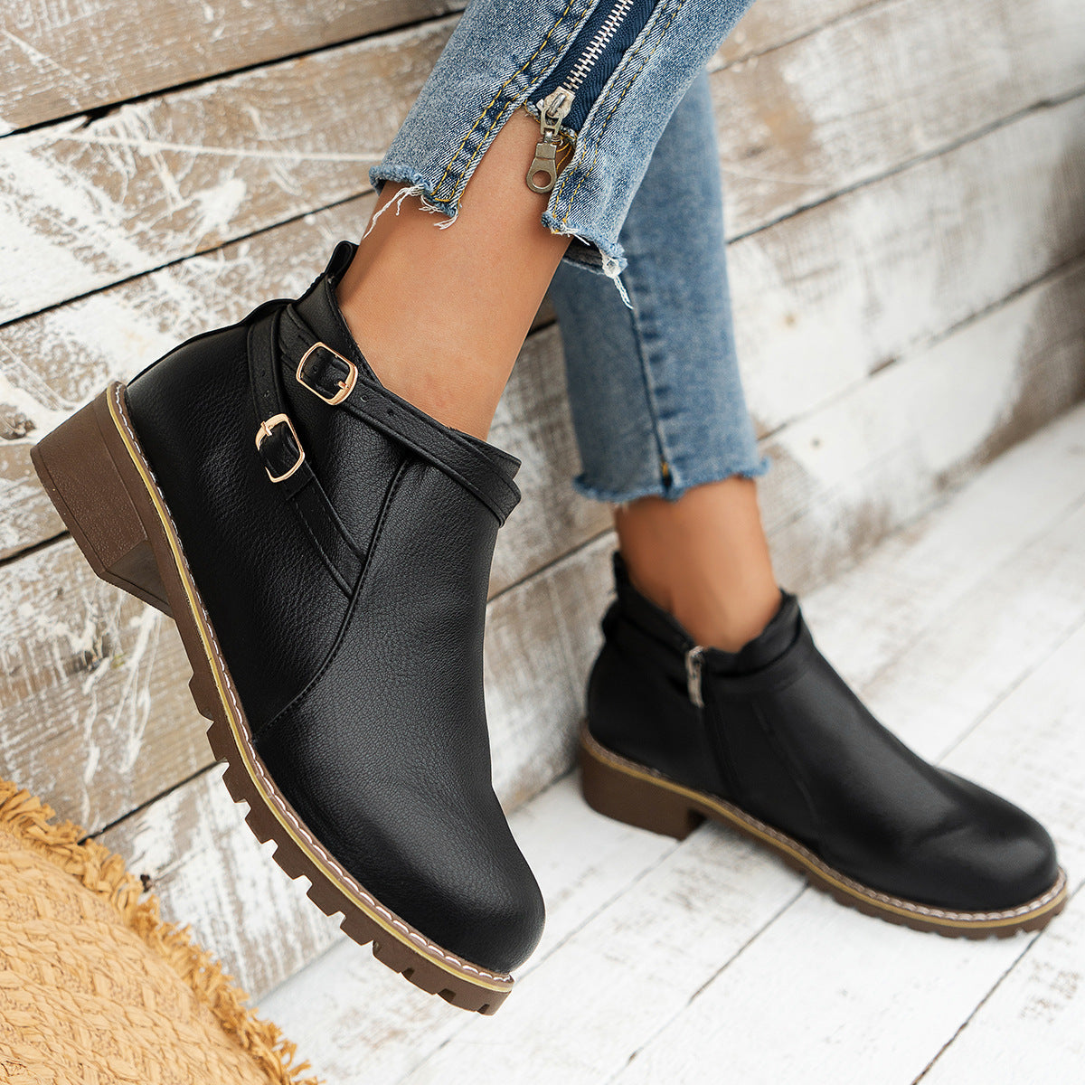 Schnürstiefel mit Reißverschluss, Schnalle und Blockabsatz