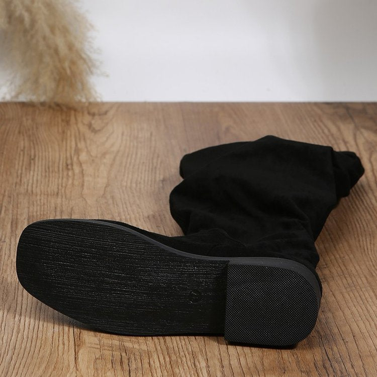 Kniehohe Stiefel aus Wildleder