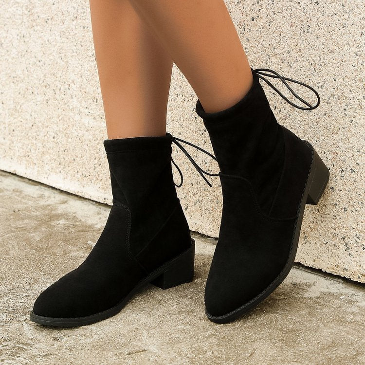 Stiefel aus Wildleder mit Schnürung
