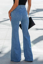 Mid-Rise Jeans mit Bundfalten und Gürtel