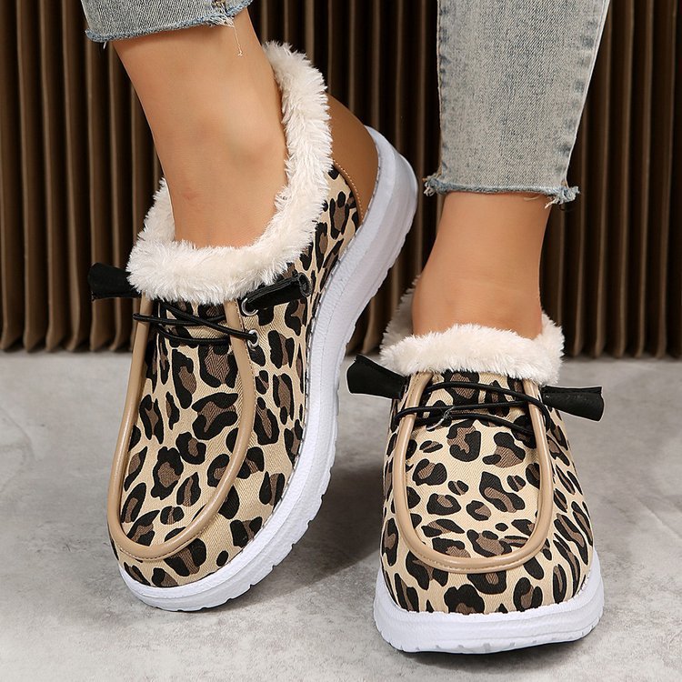 Schuhe im Leoparden-Print gefüttert mit flachem Absatz