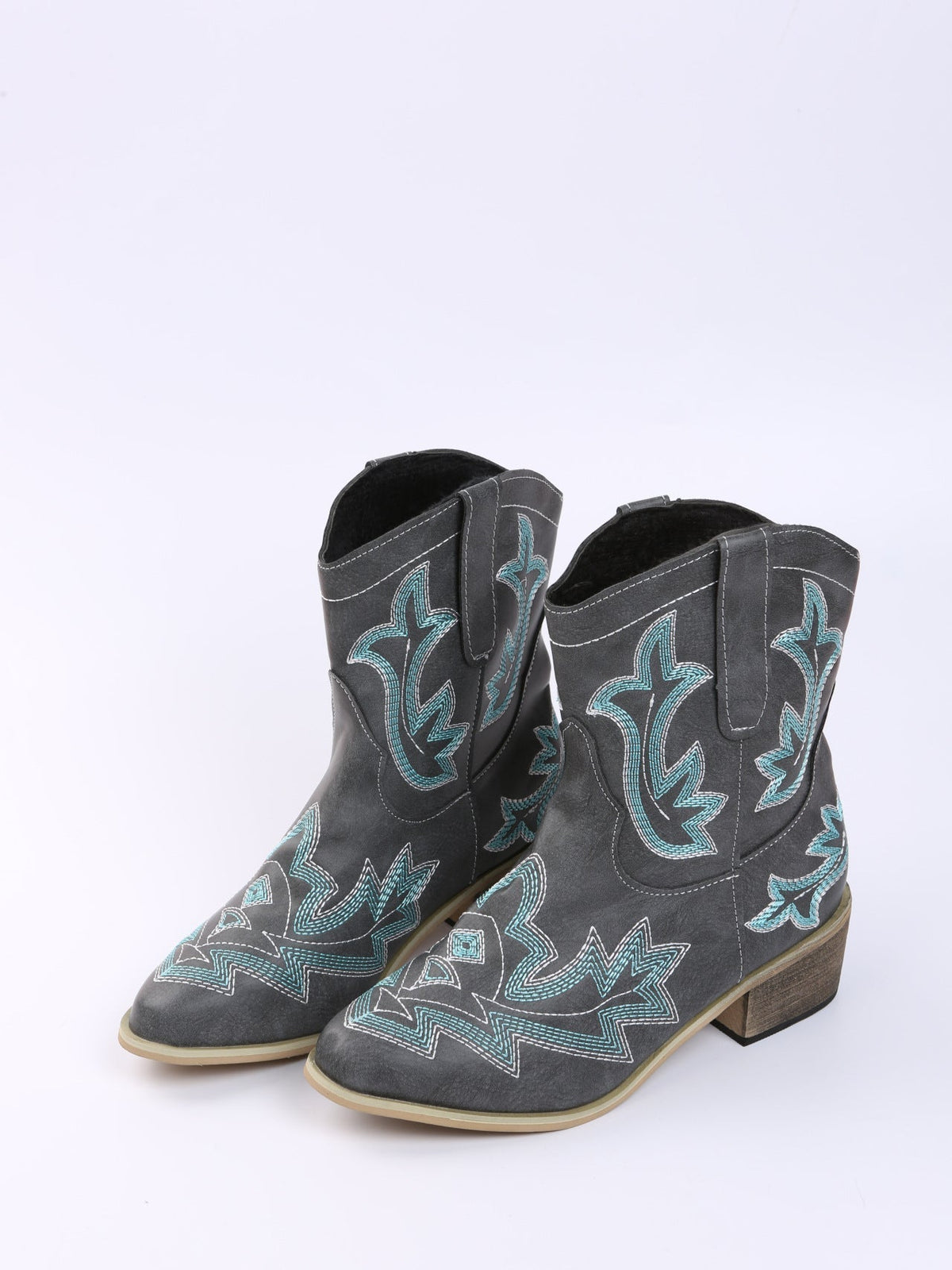 Schnürstiefel mit Stickerei und Blockabsatz
