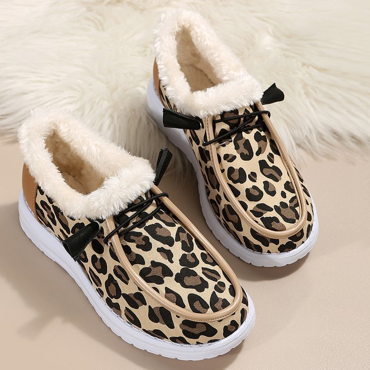 Schuhe im Leoparden-Print gefüttert mit flachem Absatz