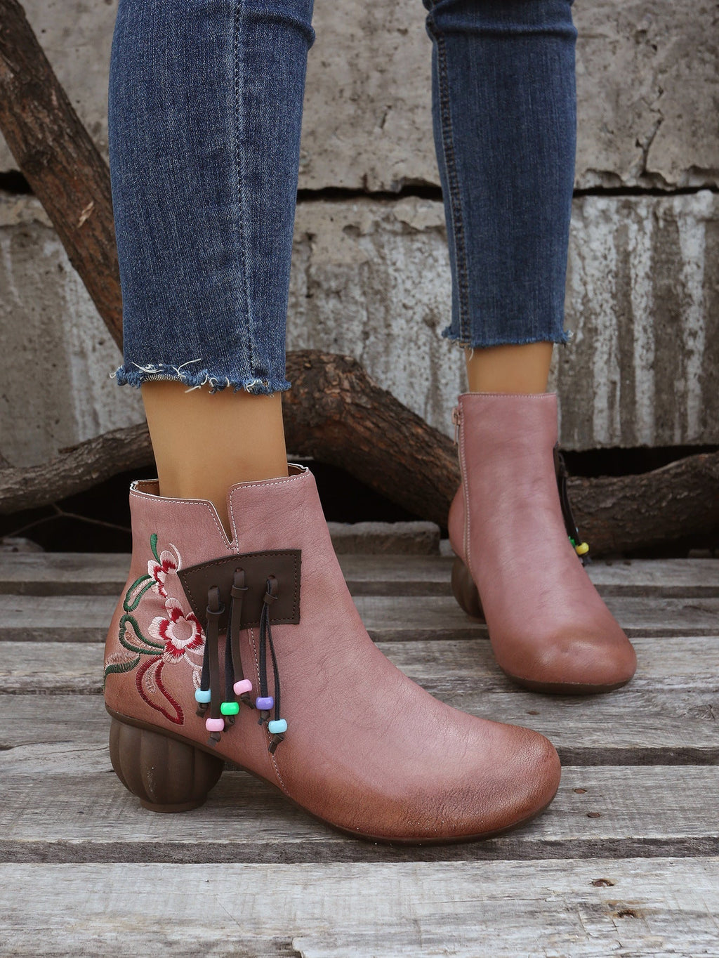 Schnürstiefel mit Reißverschluss, Fransen, Stickerei und Blockabsatz