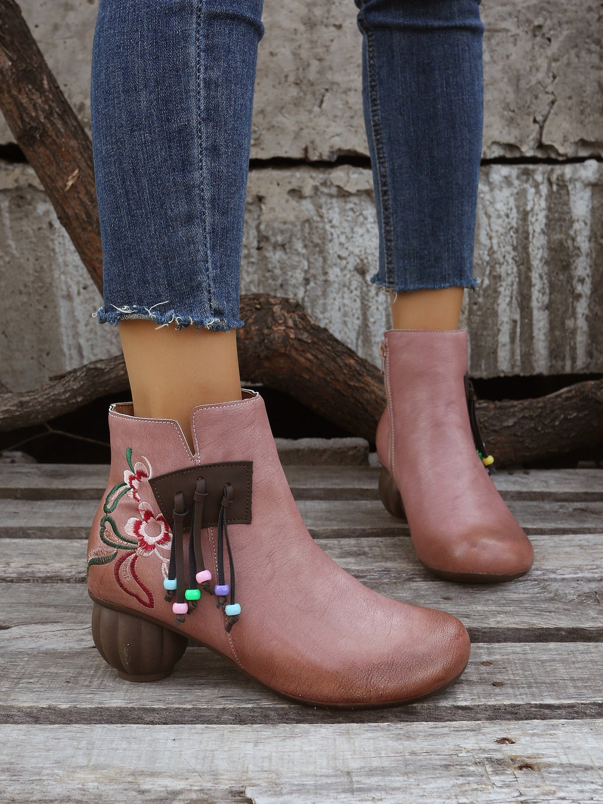 Schnürstiefel mit Reißverschluss, Fransen, Stickerei und Blockabsatz