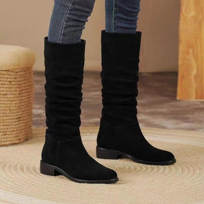 Kniehohe Stiefel aus Wildleder