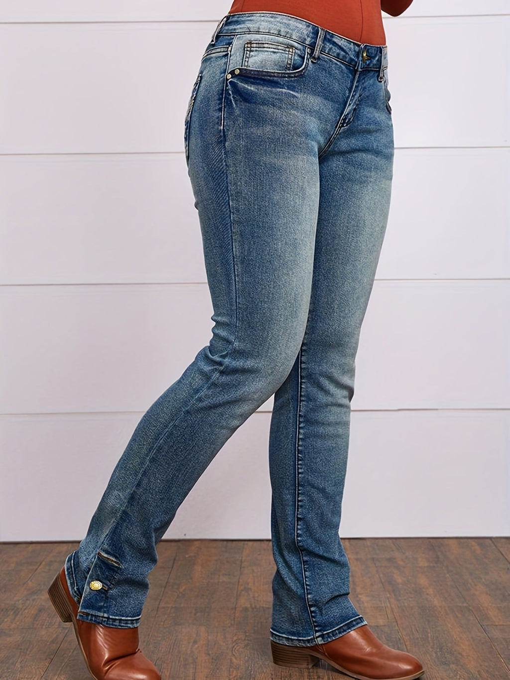 Bootcut-Jeans mit aufgesetzten Taschen