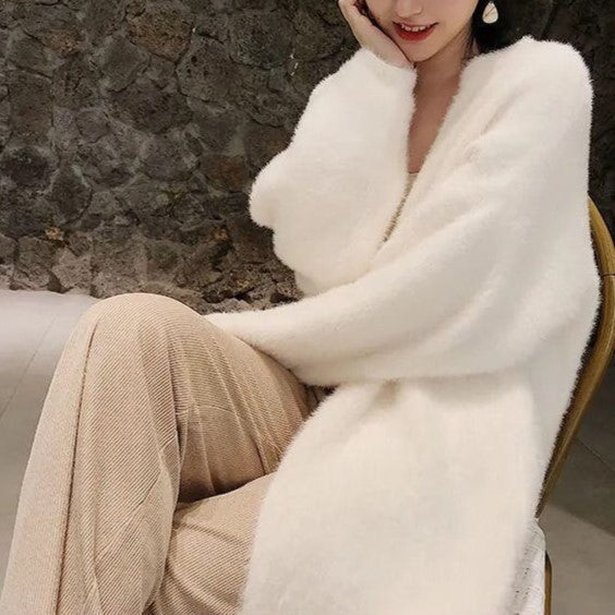 Langer Flauschiger Cardigan für Damen – Weicher Kaschmirmix in Neutralton