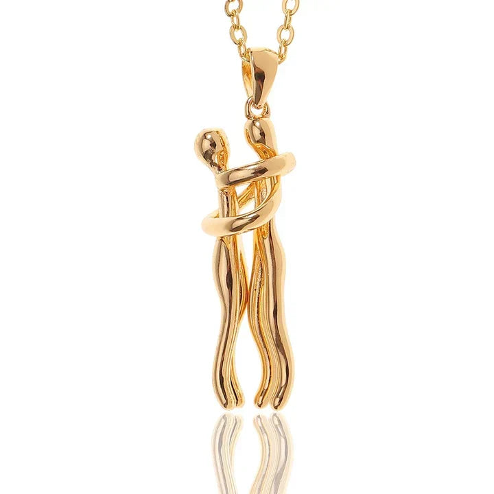 Halskette mit Umarmender Anhänger – Zeitloses Symbol der Liebe